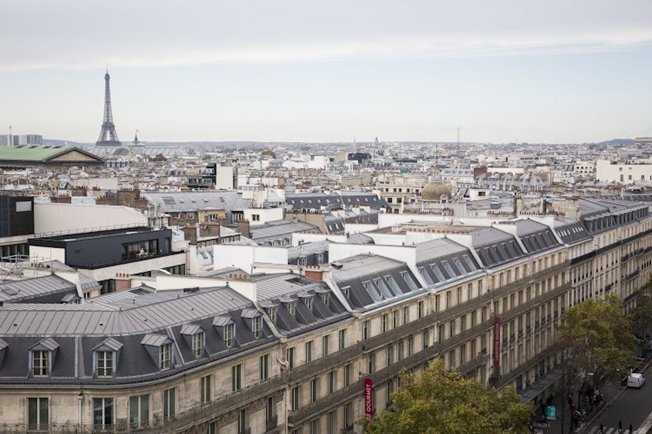 experience-img A high-angle panoramic view showcasing the Paris skyline with the Eiffel Tower.